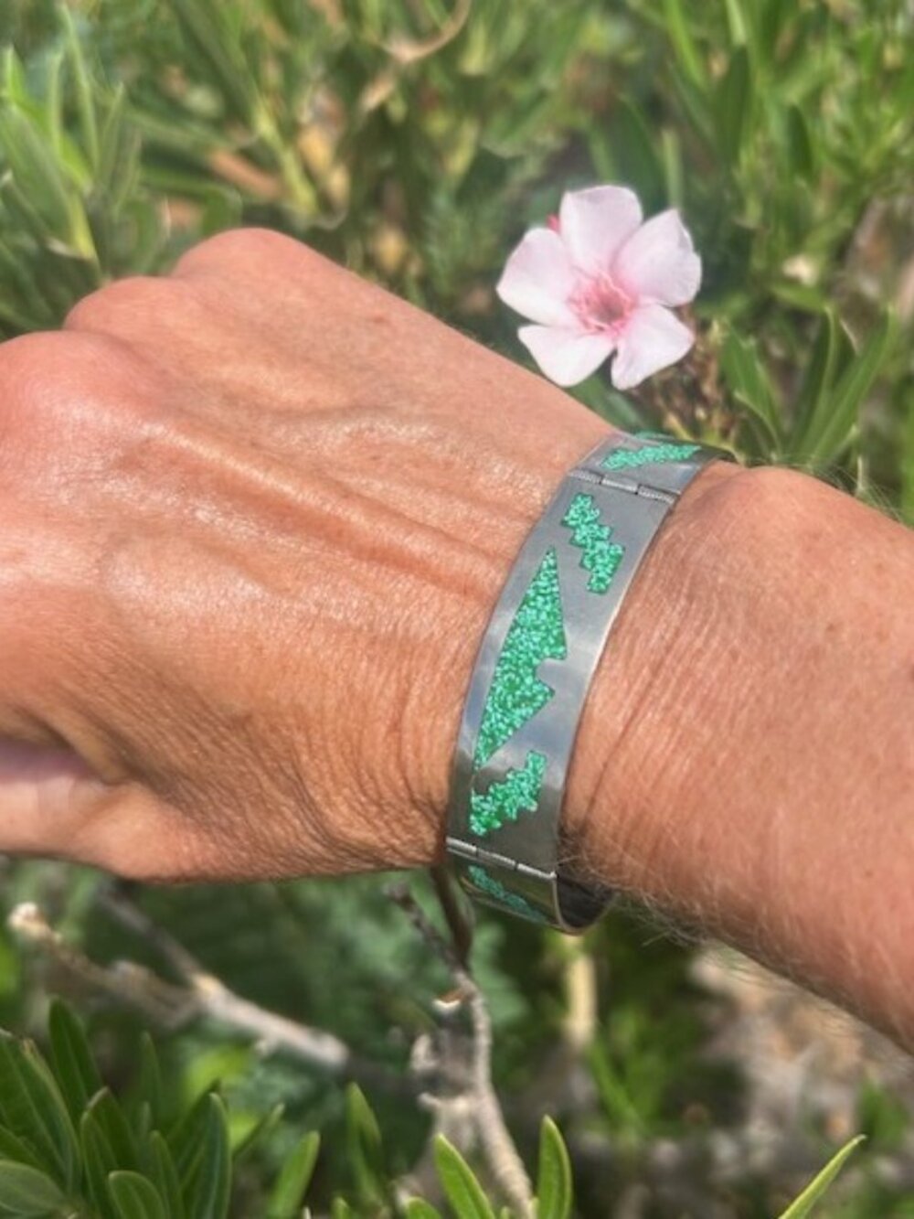 ALPACA MEXICO 4-Panel Silver Crushed Stone Hinged BRACELET